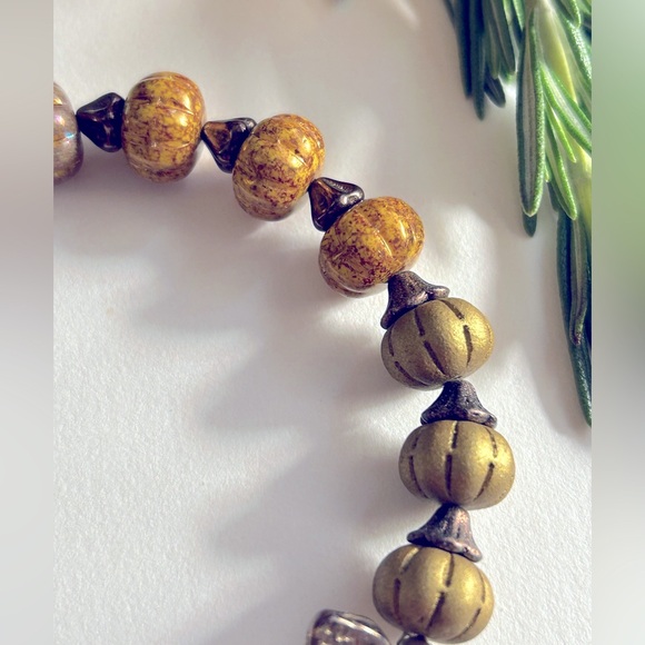 NWOT bracelet Pumpkins & Autumn Leaves rose Czech Glass, charms, stretch Osfm - Picture 5 of 9